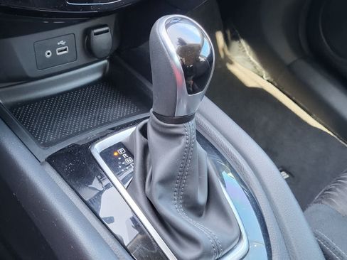Used 2019 Nissan Rogue SV AWD/4WD image 23