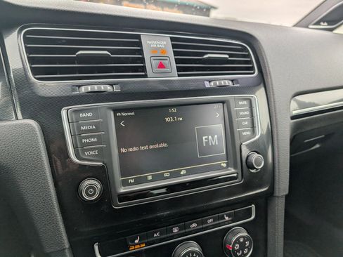 Used 2017 Volkswagen GTI SE image 21