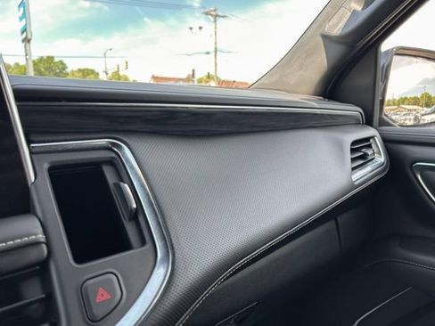 Used 2023 GMC Yukon SLT AWD/4WD image 44
