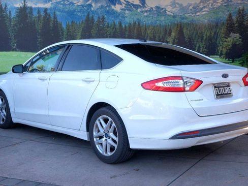Used 2014 Ford Fusion SE FWD image 5