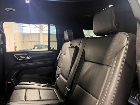 Used 2023 Chevrolet Suburban LT image 18