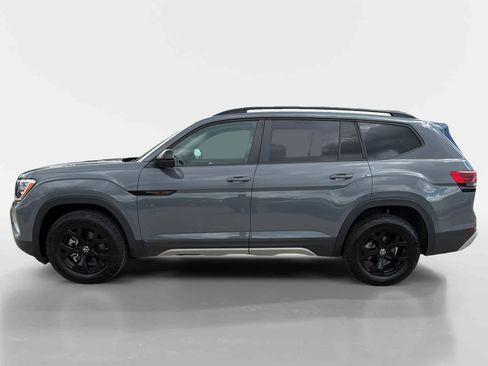 Used 2025 Volkswagen Atlas Peak Edition SE AWD/4WD image 3