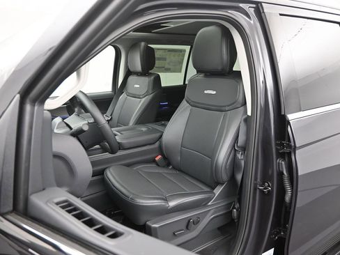New 2026 Ford Expedition Max Platinum w/ Driver's Package AWD/4WD image 8
