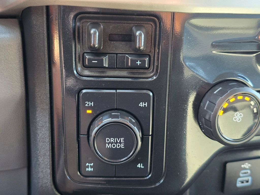 Used 2025 Ford F250 XLT w/ FX4 Off-Road Package AWD/4WD image 23