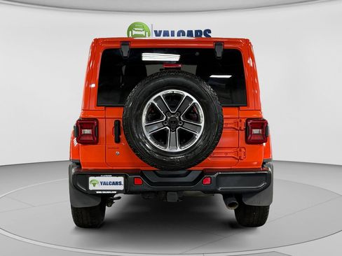 Used 2019 Jeep Wrangler Unlimited Sahara w/ Uconnect 4C Nav & Sound Group AWD/4WD image 4