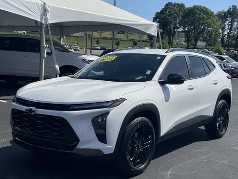 Used 2025 Chevrolet Trax ACTIV w/ Driver Confidence Package image 3