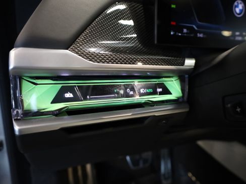 Used 2023 BMW 760i xDrive w/ Executive Package image 21