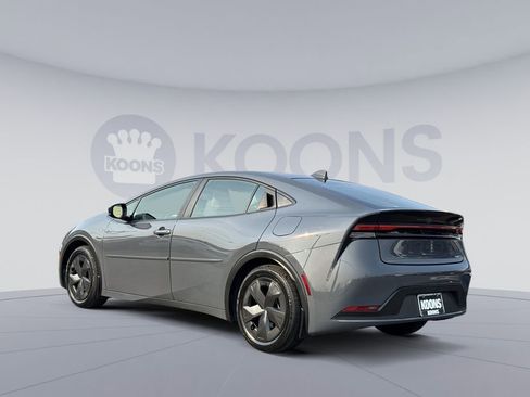 Used 2024 Toyota Prius LE image 4