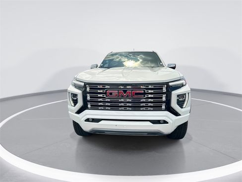 New 2025 GMC Canyon Denali image 3