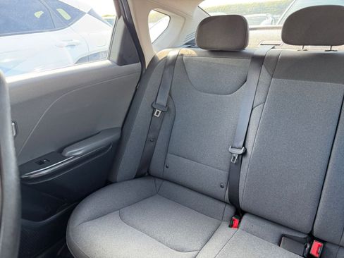 Used 2025 Kia K4 LXS image 38