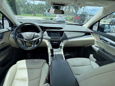 Used 2018 Cadillac XT5 Premium Luxury FWD image 5