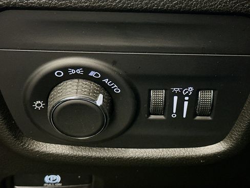 Used 2023 Jeep Grand Cherokee Altitude image 17