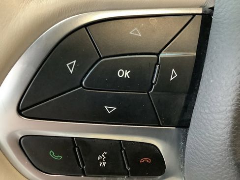 Used 2019 Chrysler Pacifica Limited image 18