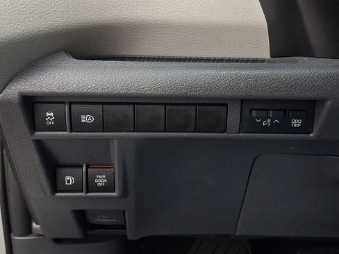 Used 2021 Toyota Sienna XLE image 28