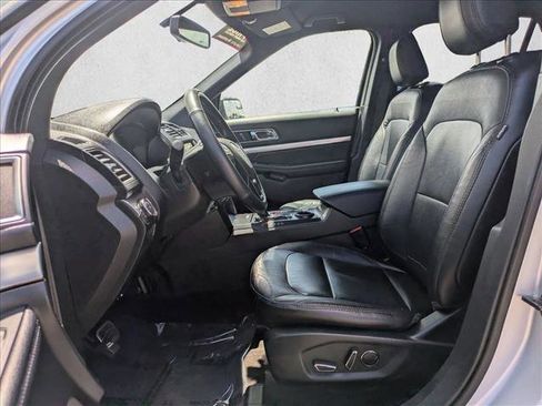 Used 2018 Ford Explorer XLT w/ Equipment Group 202A FWD image 16