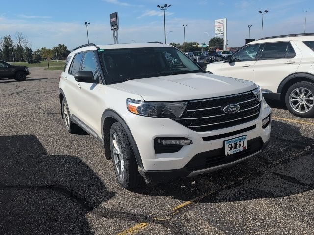 Used 2020 Ford Explorer XLT w/ Equipment Group 202A AWD/4WD image 3