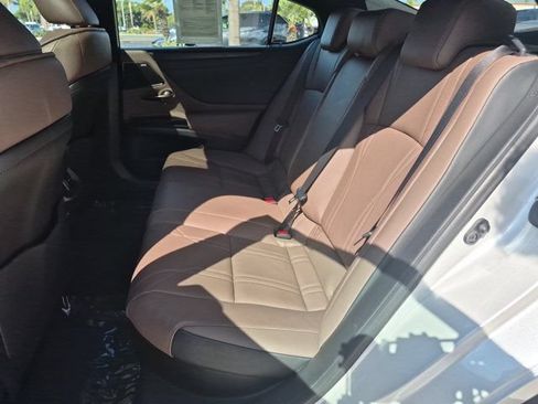 Used 2024 Lexus ES 300h w/ Accessory Package (Z1) FWD image 31