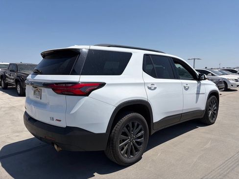 Used 2023 Chevrolet Traverse RS AWD/4WD image 2