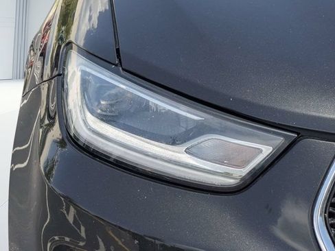 Used 2023 Chrysler Pacifica Touring-L FWD image 8