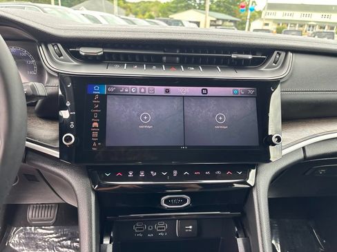 New 2026 Jeep Grand Cherokee Limited AWD/4WD image 15