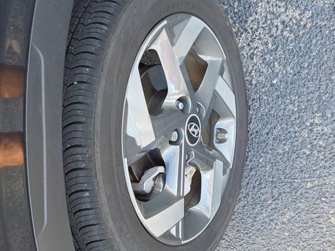 Used 2024 Hyundai Venue SEL image 16