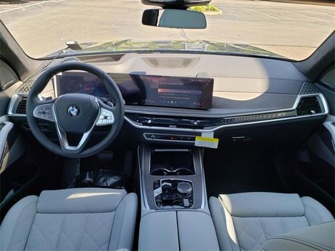 New 2026 BMW X7 xDrive40i w/ Premium Package image 13
