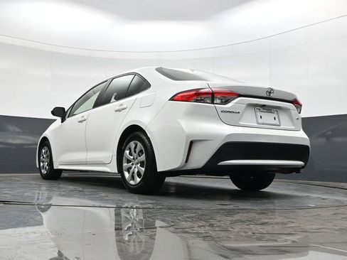 Used 2021 Toyota Corolla LE image 31