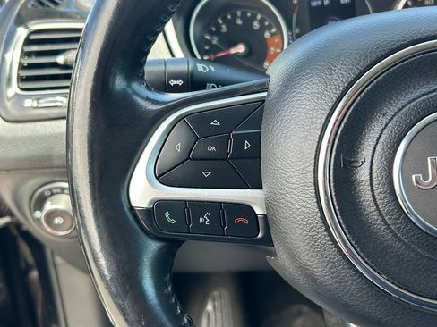 Used 2020 Jeep Compass Latitude FWD image 19