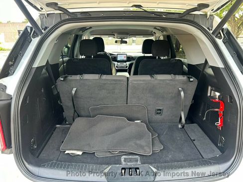Used 2022 Ford Explorer XLT AWD/4WD image 30