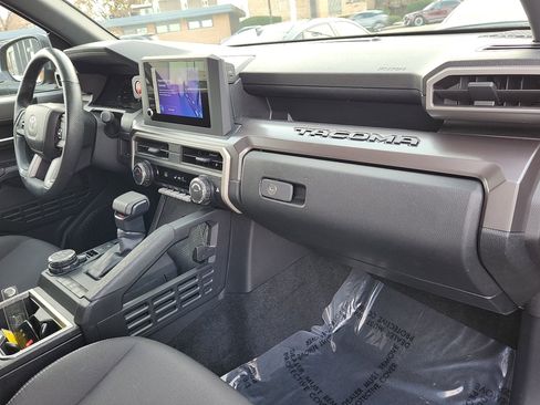Used 2024 Toyota Tacoma TRD Off-Road image 28