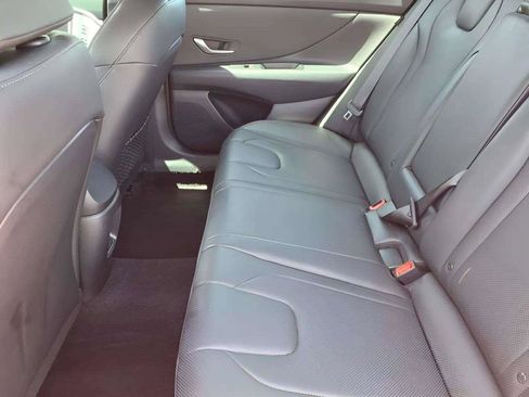 Certified 2025 Hyundai Elantra Limited FWD image 9