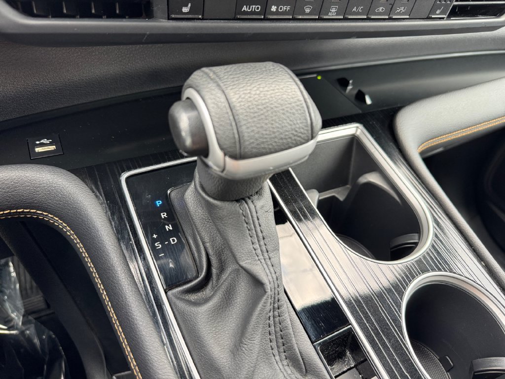 Certified 2025 Toyota Sienna XLE Woodland Edition AWD/4WD image 25