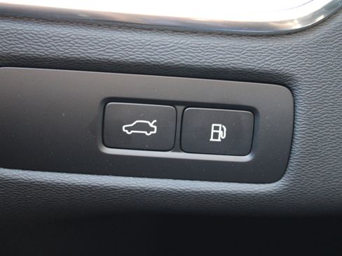 New 2025 Volvo XC60 T8 Plus w/ Protection Package Premier image 15