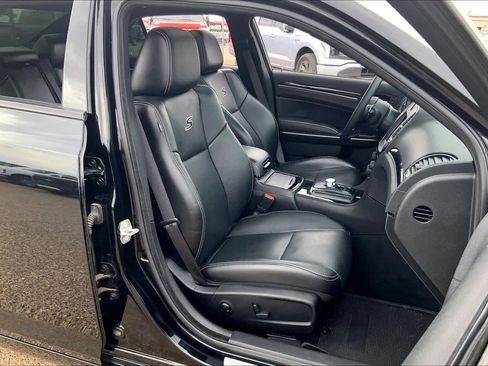 Used 2023 Chrysler 300 S w/ Comfort Group RWD image 9