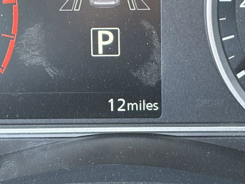 New 2025 Nissan Versa SR w/ Trunk Package FWD image 33