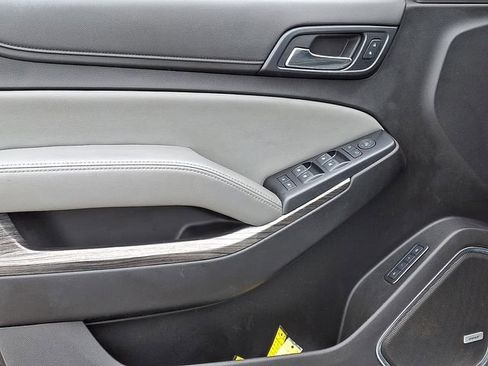 Used 2019 Chevrolet Suburban LT RWD image 15