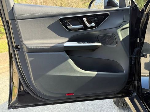 Used 2023 Mercedes-Benz GLC 300 4MATIC image 25