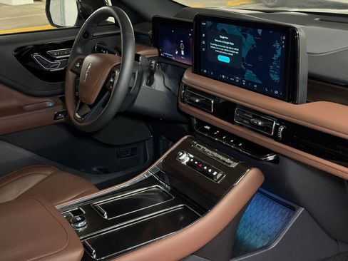 New 2026 Lincoln Aviator Reserve w/ Jet Appearance Package AWD/4WD image 11