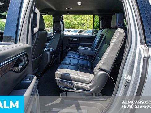Used 2025 Chevrolet Suburban Z71 AWD/4WD image 21