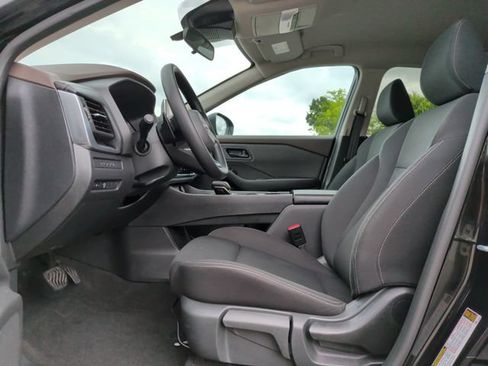 Used 2023 Nissan Rogue S AWD/4WD image 11