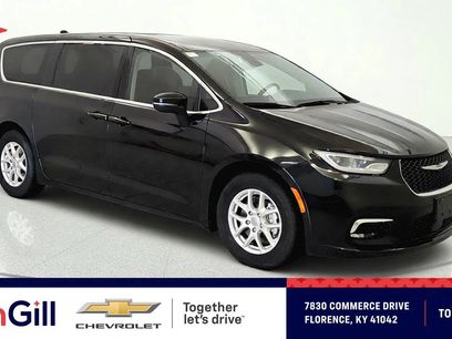 Used 2023 Chrysler Pacifica Touring-L