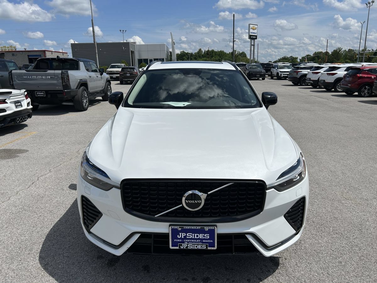 Used 2025 Volvo XC60 B5 Core w/ Protection Package Premier AWD/4WD image 7