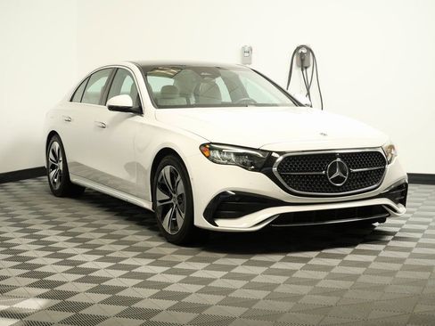 Used 2025 Mercedes-Benz E 350 4MATIC Sedan image 1
