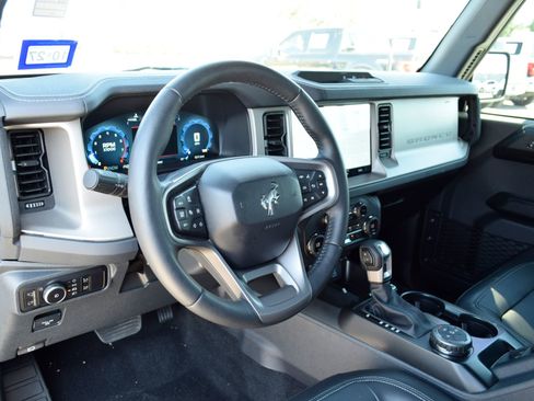 Used 2025 Ford Bronco Outer Banks AWD/4WD image 17