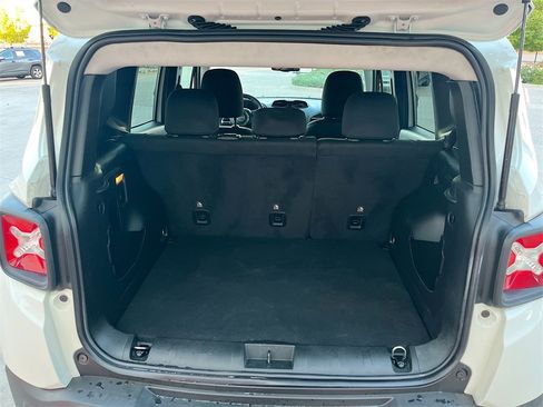 Used 2023 Jeep Renegade Trailhawk image 25