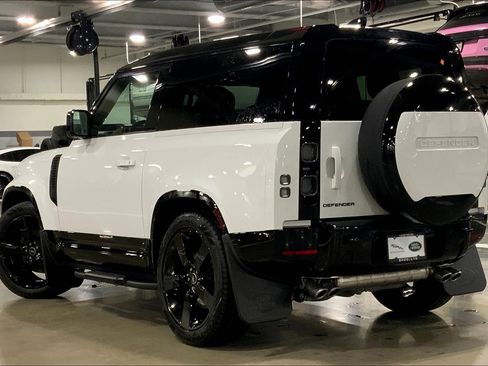 Used 2025 Land Rover Defender 90 V8 image 12