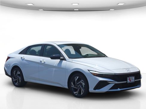 New 2025 Hyundai Elantra SEL image 10