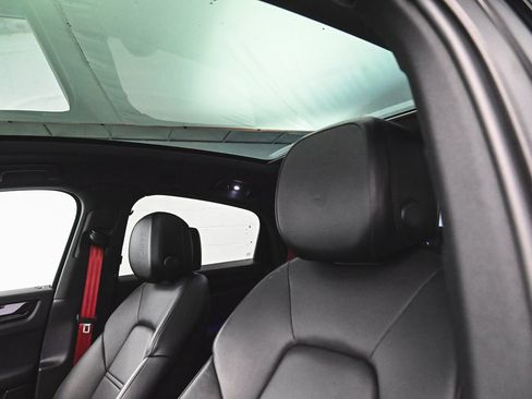 Used 2022 Porsche Cayenne Platinum Edition AWD/4WD image 33