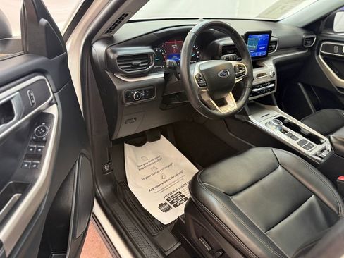 Used 2023 Ford Explorer XLT w/ Equipment Group 202A image 11