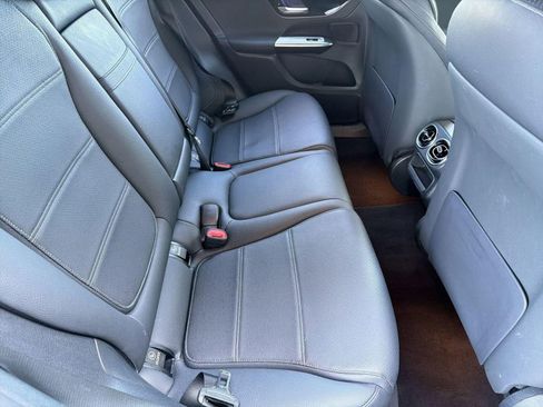 Used 2024 Mercedes-Benz GLC 300 4MATIC image 28